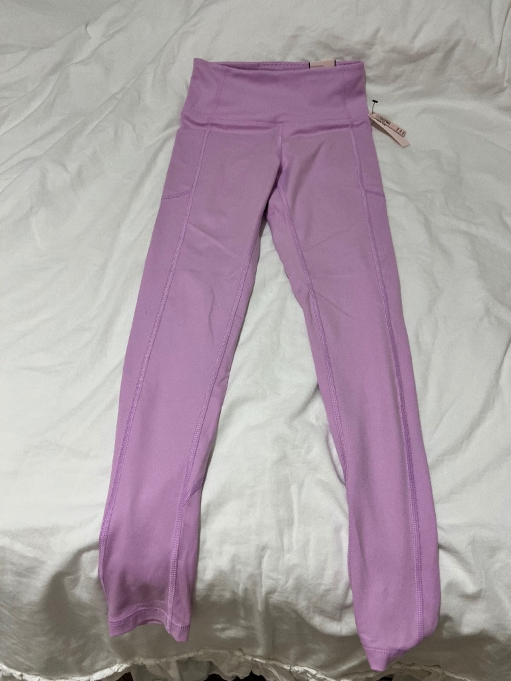 BNWT VS INCREDIBLE ESSENTIAL LEGGINGS